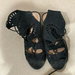 Small heel black shoes